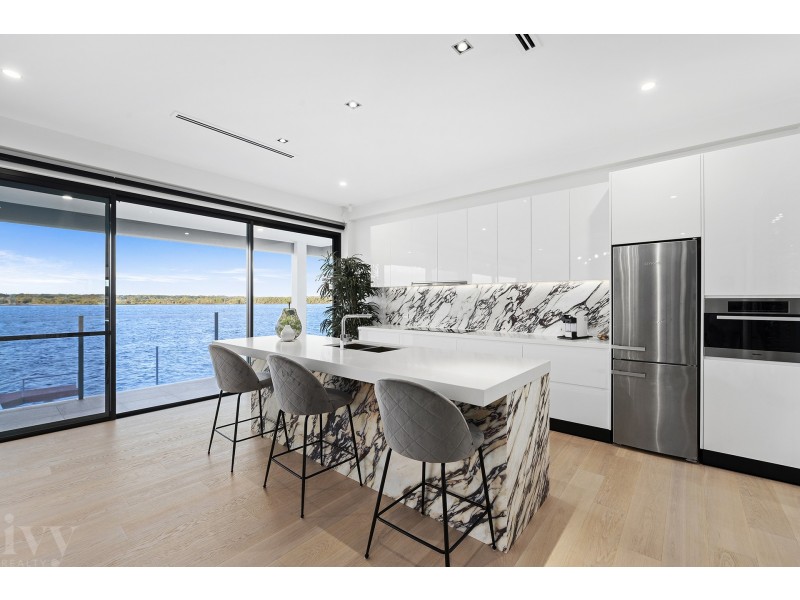 35 Parklane Terrace, Sovereign Islands QLD 4216