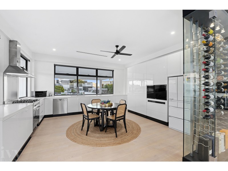 35 Parklane Terrace, Sovereign Islands QLD 4216