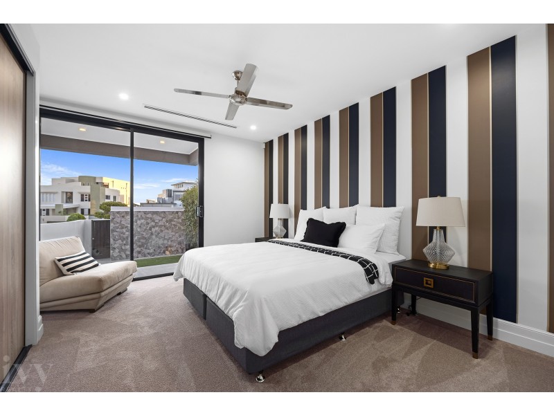 35 Parklane Terrace, Sovereign Islands QLD 4216