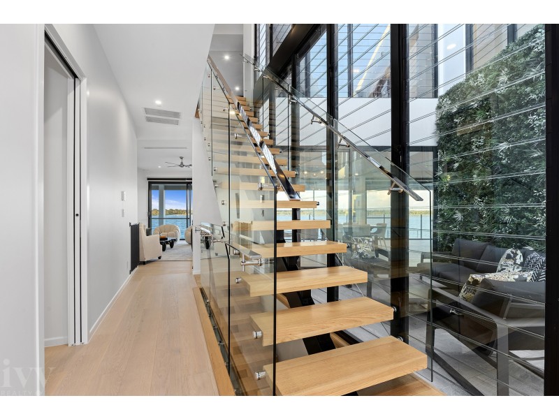 35 Parklane Terrace, Sovereign Islands QLD 4216