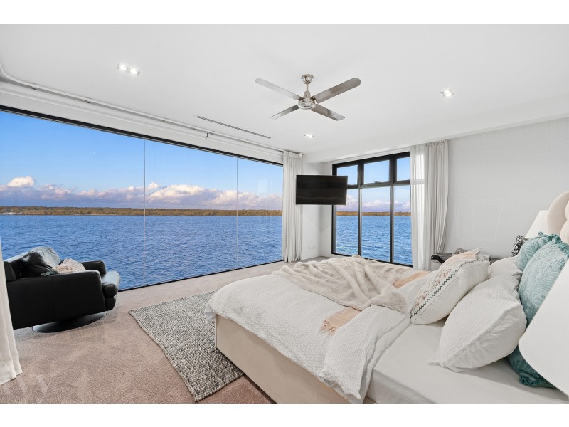 35 Parklane Terrace, Sovereign Islands QLD 4216