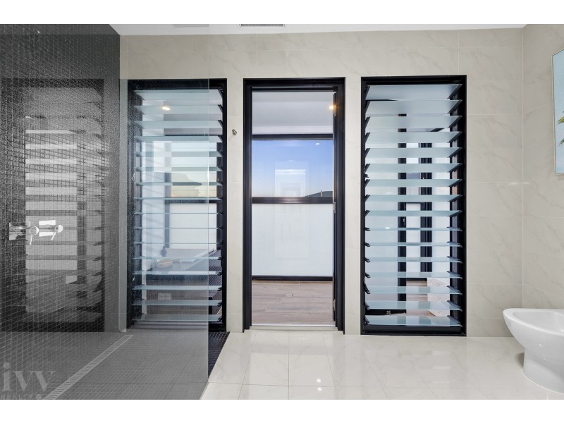 35 Parklane Terrace, Sovereign Islands QLD 4216