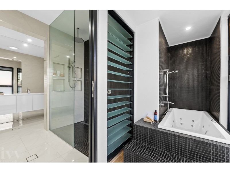 35 Parklane Terrace, Sovereign Islands QLD 4216