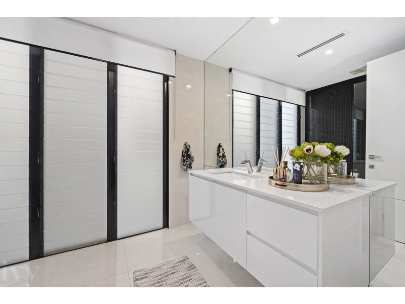 35 Parklane Terrace, Sovereign Islands QLD 4216