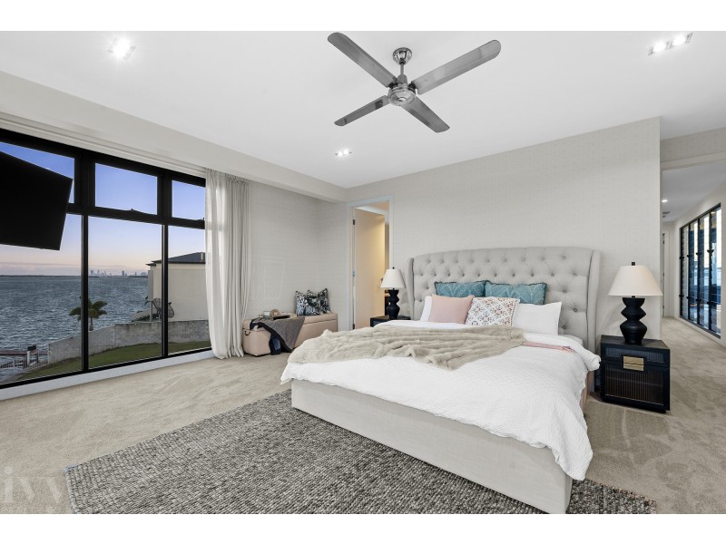 35 Parklane Terrace, Sovereign Islands QLD 4216