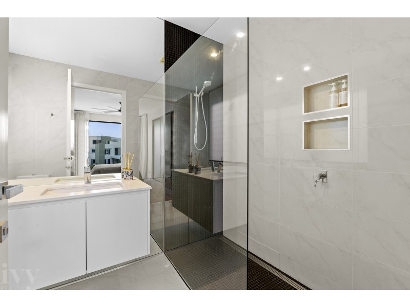 35 Parklane Terrace, Sovereign Islands QLD 4216