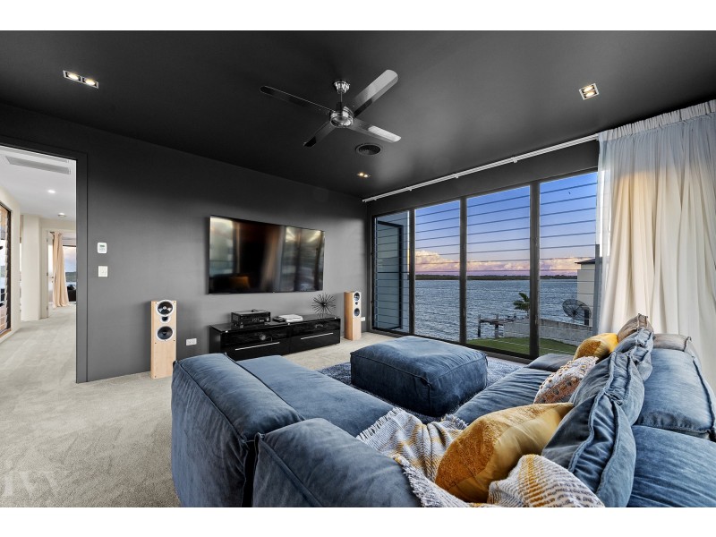35 Parklane Terrace, Sovereign Islands QLD 4216