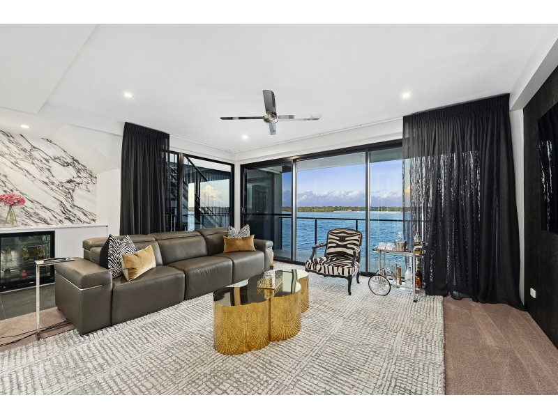 35 Parklane Terrace, Sovereign Islands QLD 4216