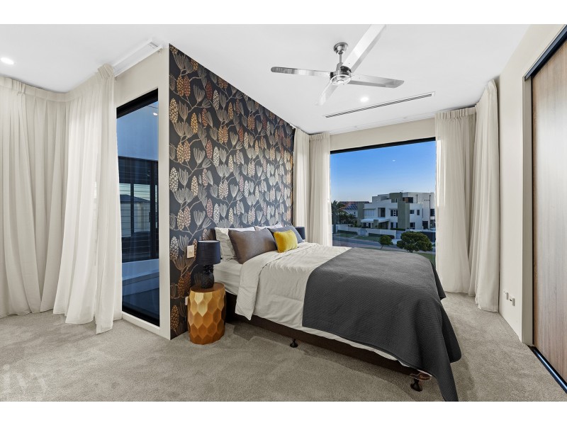 35 Parklane Terrace, Sovereign Islands QLD 4216