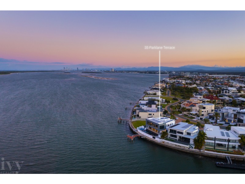 35 Parklane Terrace, Sovereign Islands QLD 4216
