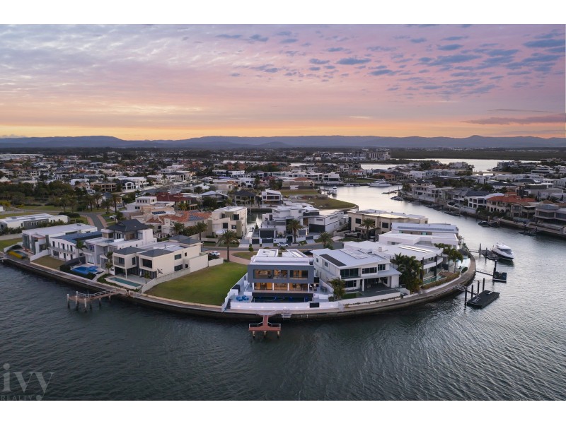 35 Parklane Terrace, Sovereign Islands QLD 4216