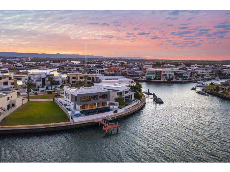 35 Parklane Terrace, Sovereign Islands QLD 4216