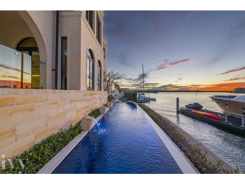 17 Queen Anne Court, Sovereign Islands QLD 4216