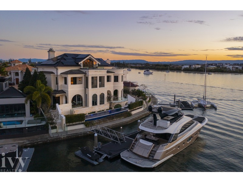 17 Queen Anne Court, Sovereign Islands QLD 4216