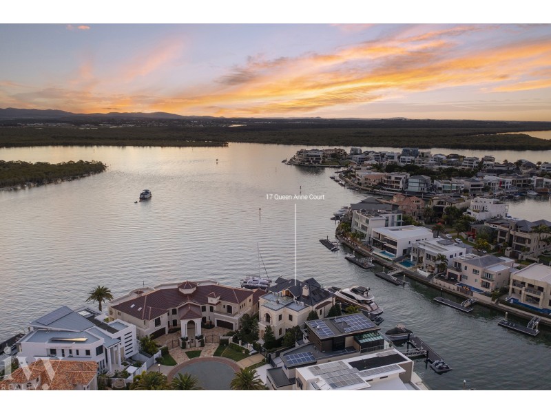 17 Queen Anne Court, Sovereign Islands QLD 4216