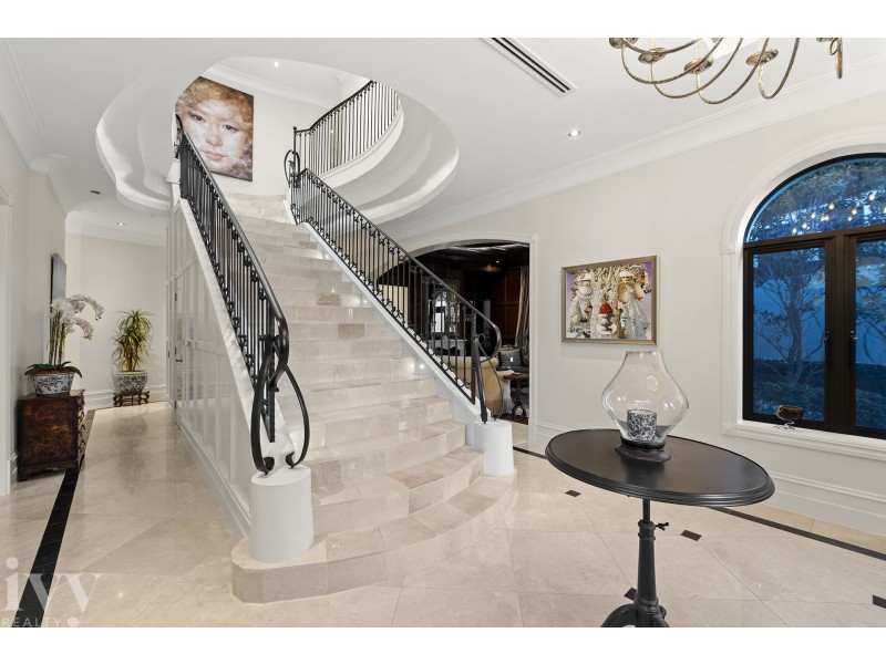 17 Queen Anne Court, Sovereign Islands QLD 4216