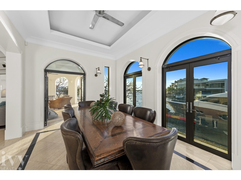 17 Queen Anne Court, Sovereign Islands QLD 4216