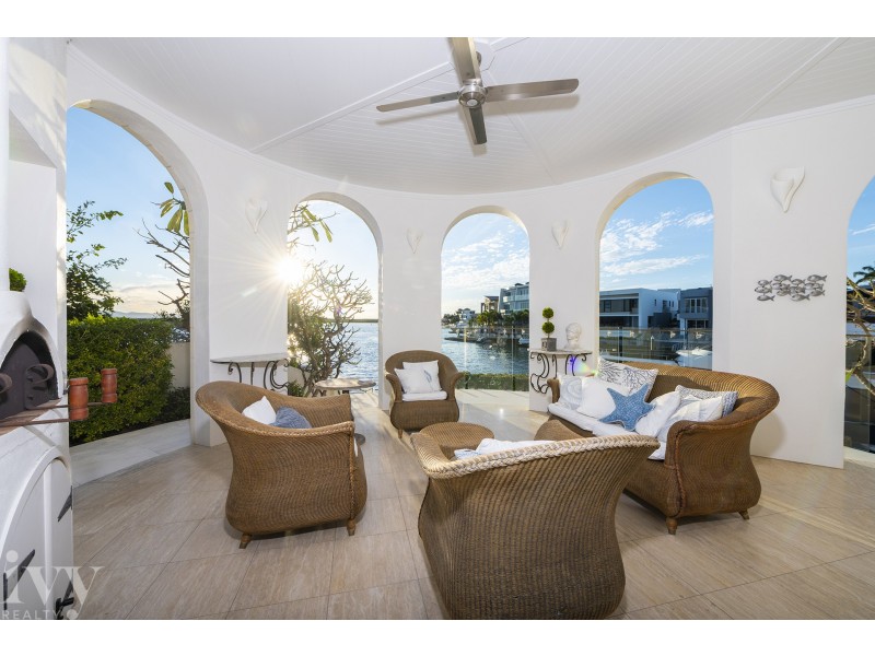 17 Queen Anne Court, Sovereign Islands QLD 4216