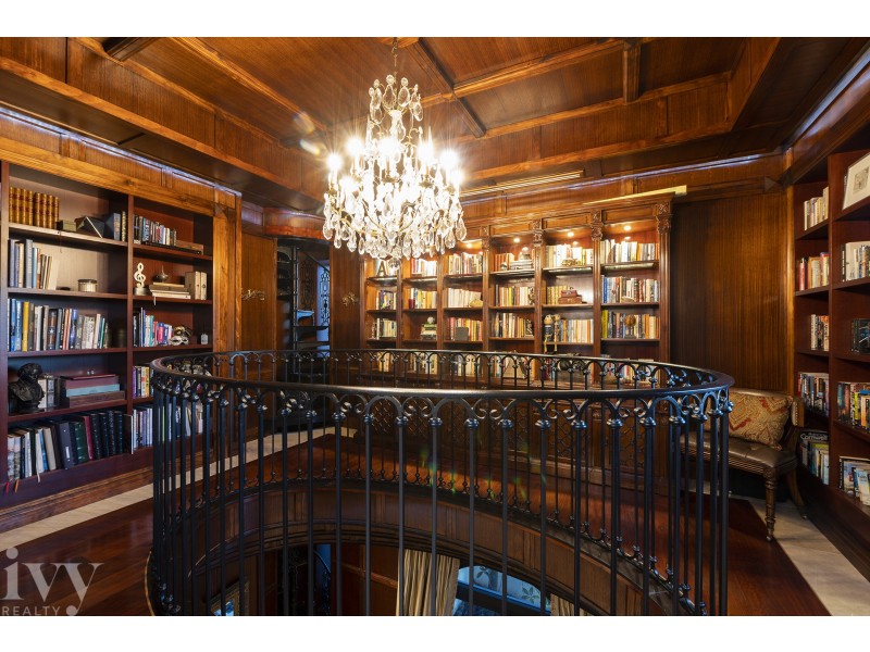 17 Queen Anne Court, Sovereign Islands QLD 4216