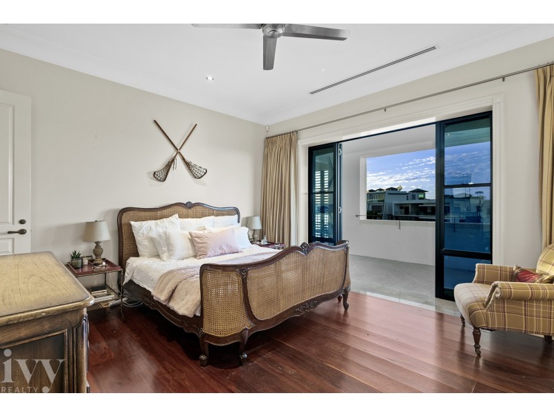 17 Queen Anne Court, Sovereign Islands QLD 4216