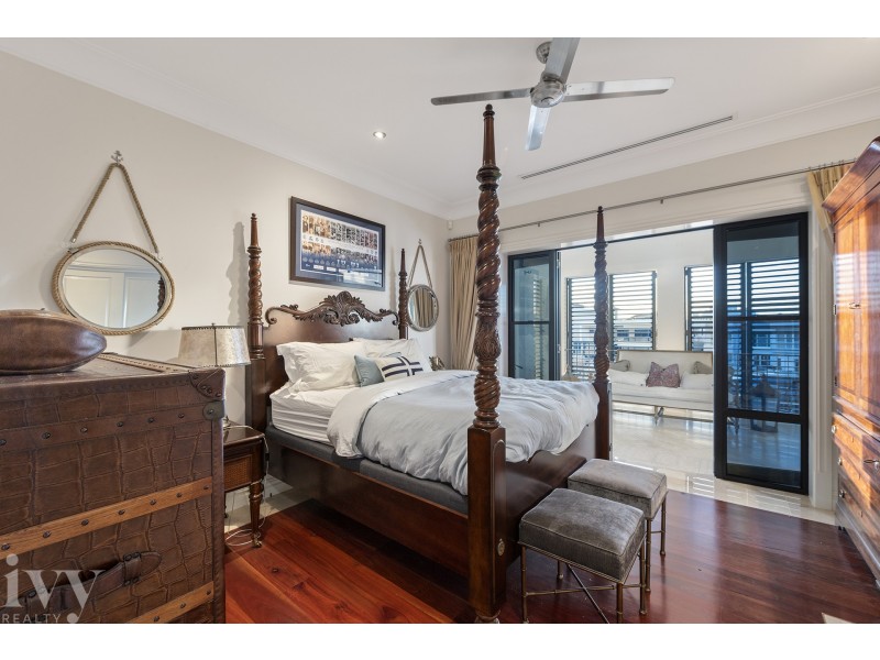 17 Queen Anne Court, Sovereign Islands QLD 4216