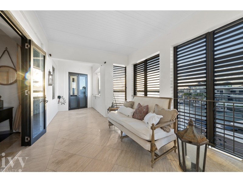 17 Queen Anne Court, Sovereign Islands QLD 4216
