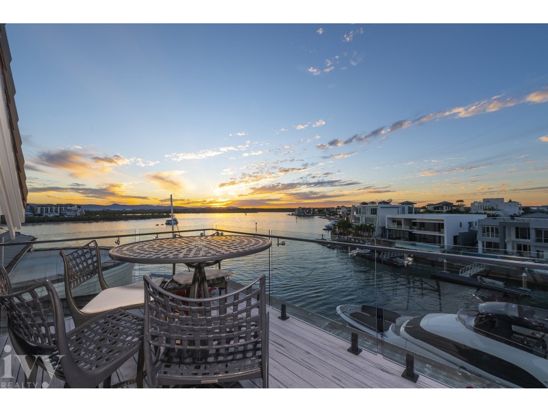 17 Queen Anne Court, Sovereign Islands QLD 4216