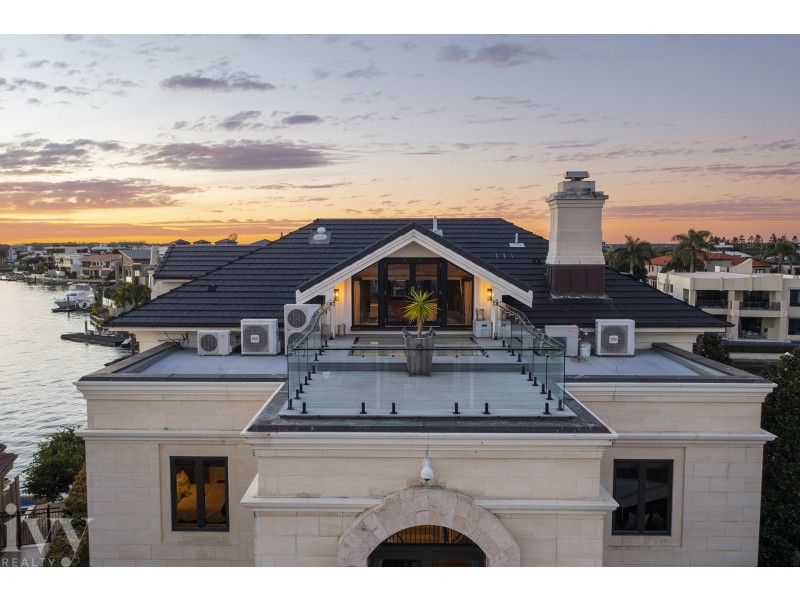 17 Queen Anne Court, Sovereign Islands QLD 4216