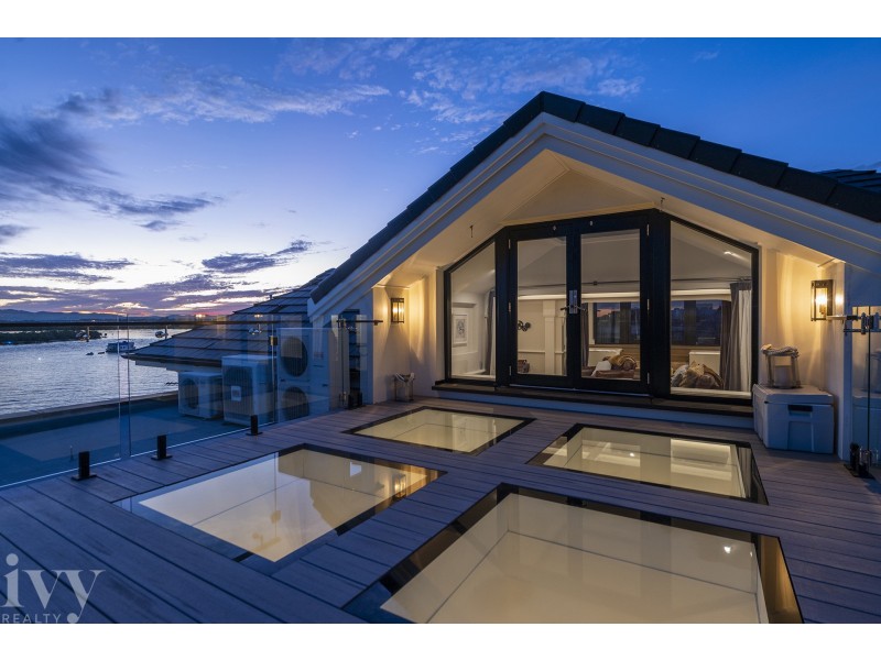 17 Queen Anne Court, Sovereign Islands QLD 4216
