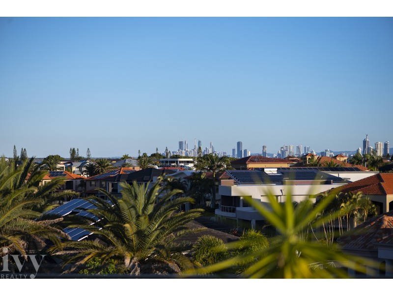 17 Queen Anne Court, Sovereign Islands QLD 4216