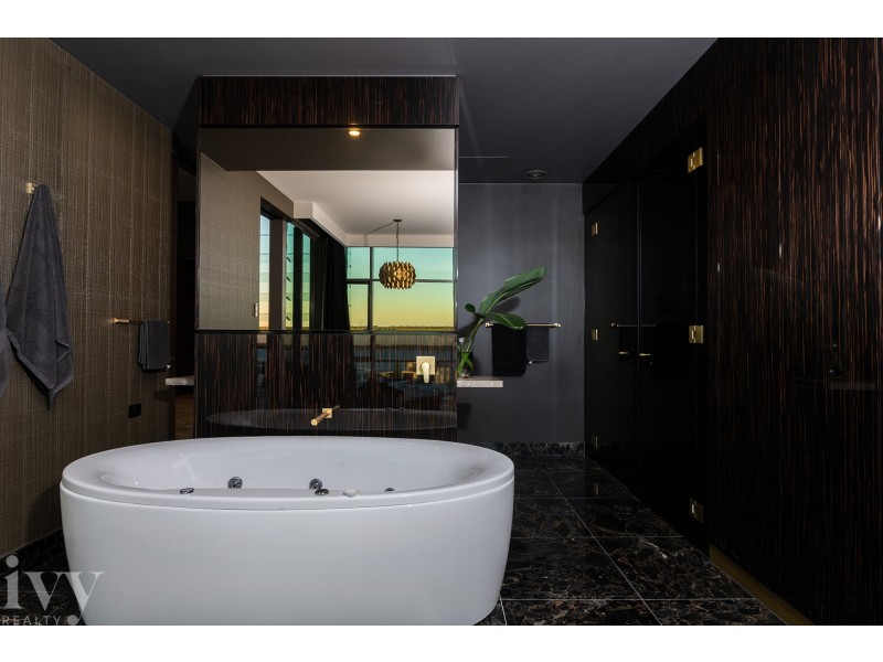 2601/2 Ephraim Island, Paradise Point QLD 4216