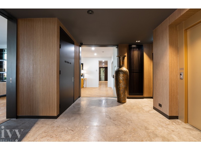 2601/2 Ephraim Island, Paradise Point QLD 4216