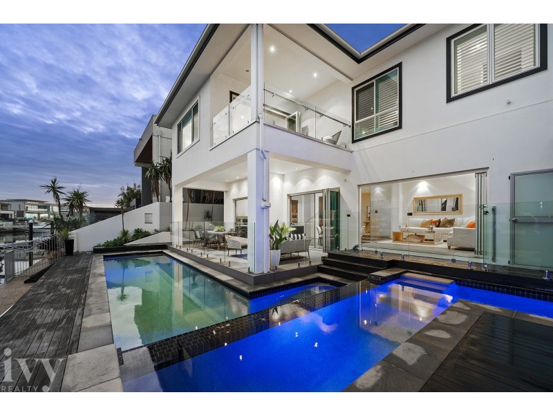 25 Knightsbridge Parade East, Sovereign Islands QLD 4216