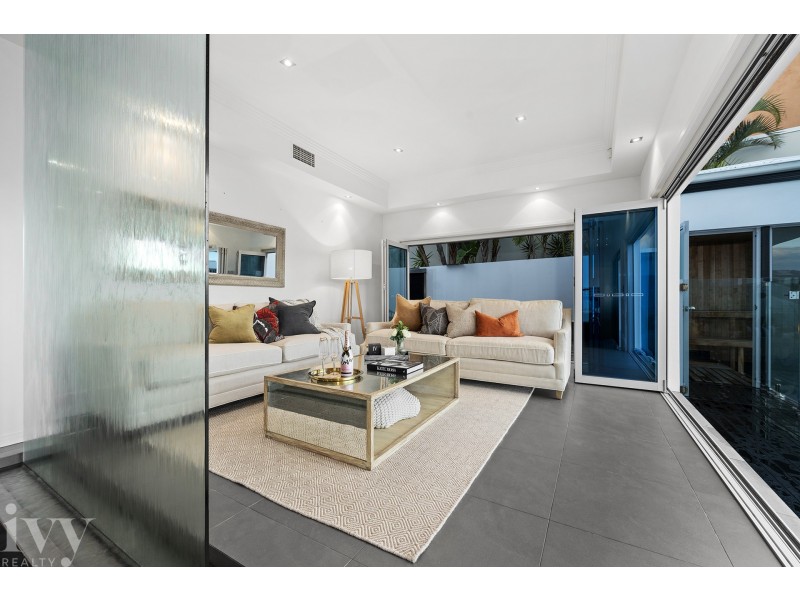 25 Knightsbridge Parade East, Sovereign Islands QLD 4216