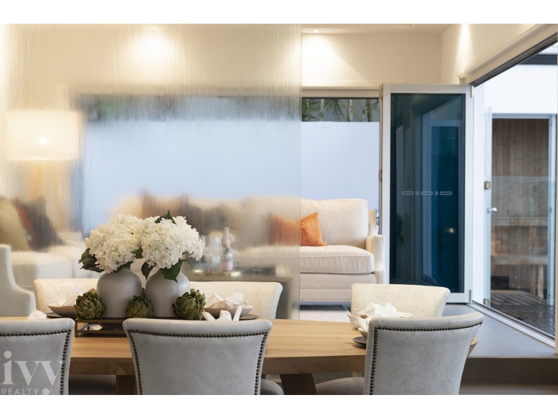 25 Knightsbridge Parade East, Sovereign Islands QLD 4216