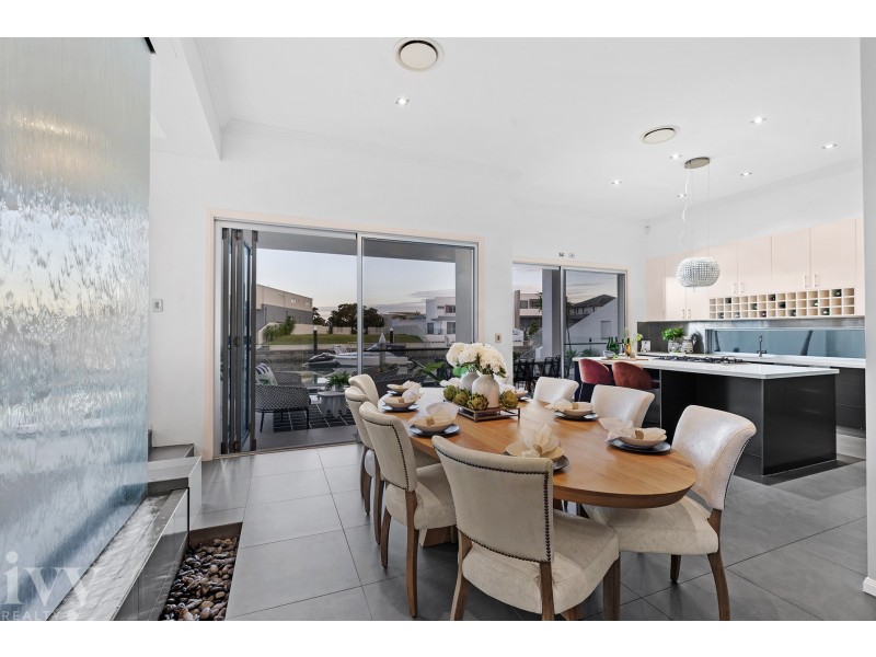 25 Knightsbridge Parade East, Sovereign Islands QLD 4216