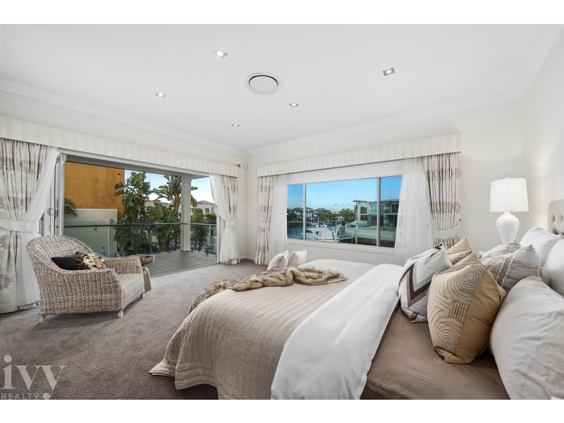 25 Knightsbridge Parade East, Sovereign Islands QLD 4216