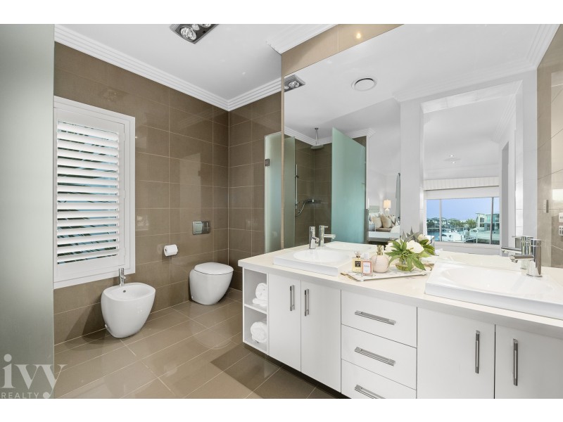 25 Knightsbridge Parade East, Sovereign Islands QLD 4216