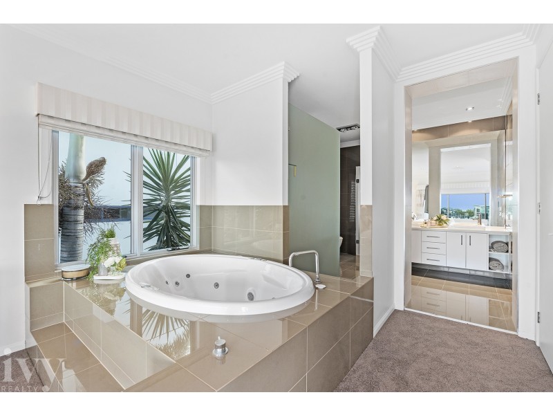 25 Knightsbridge Parade East, Sovereign Islands QLD 4216