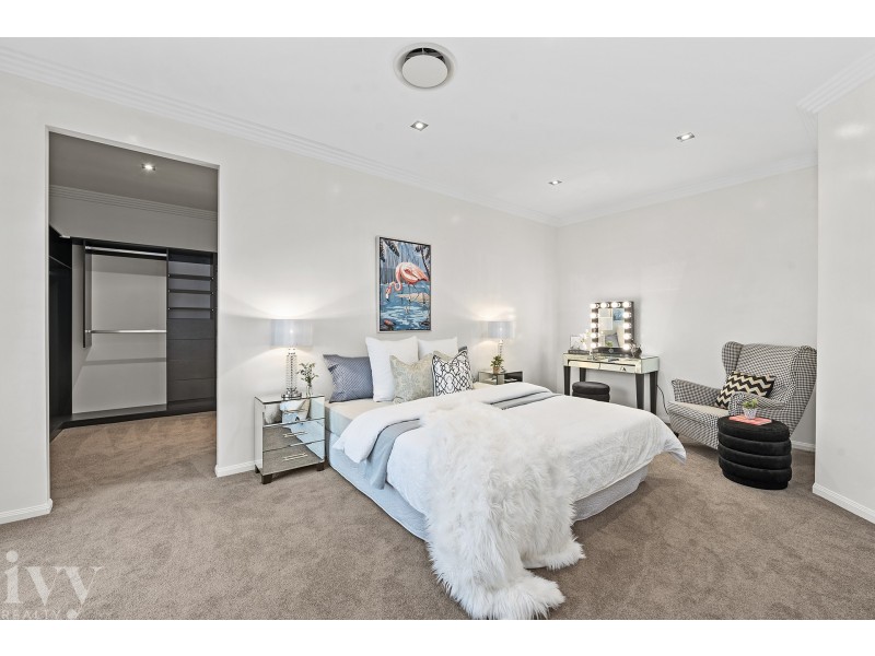 25 Knightsbridge Parade East, Sovereign Islands QLD 4216