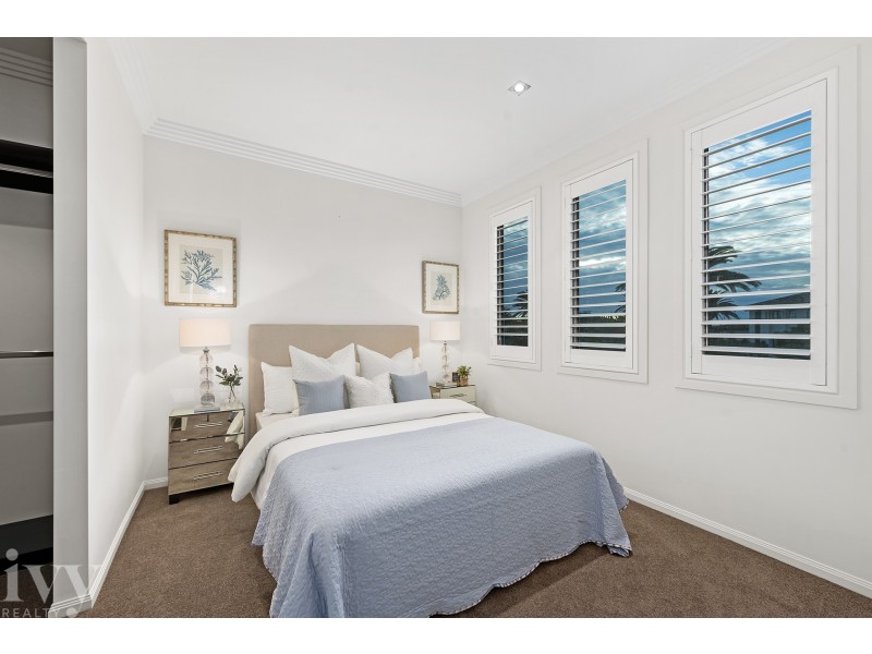 25 Knightsbridge Parade East, Sovereign Islands QLD 4216