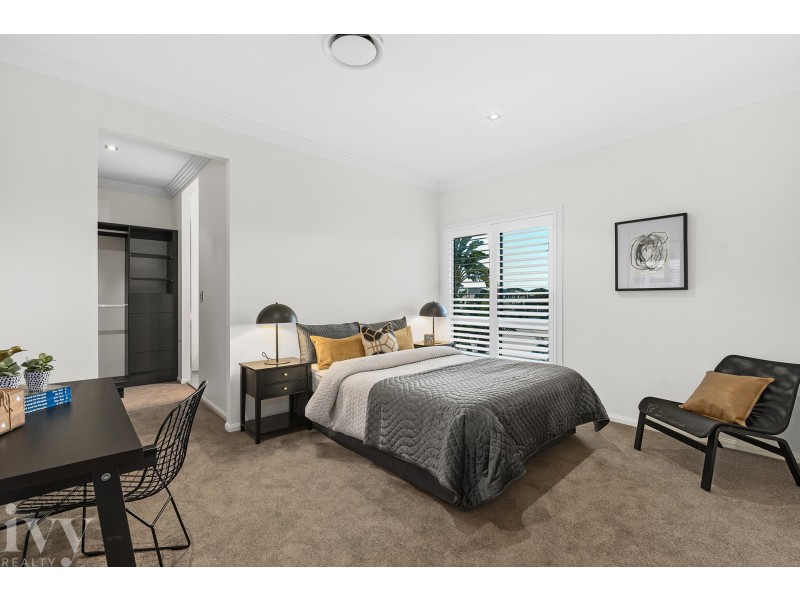 25 Knightsbridge Parade East, Sovereign Islands QLD 4216