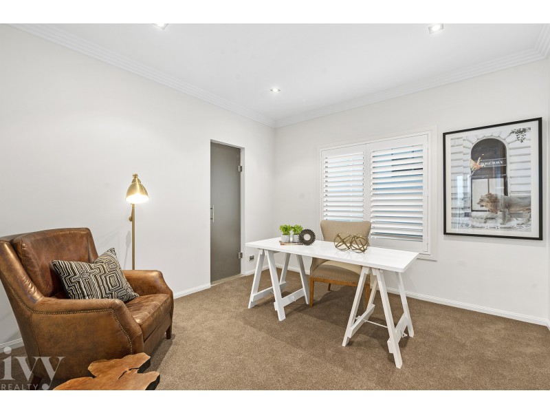 25 Knightsbridge Parade East, Sovereign Islands QLD 4216