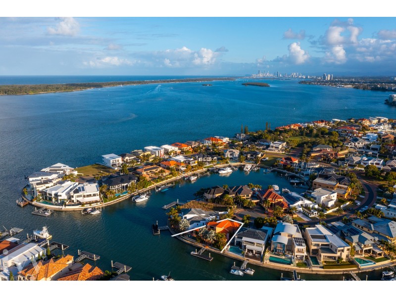 5 The Peninsula, Sovereign Islands QLD 4216