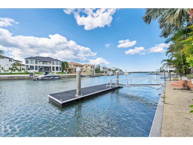 5 The Peninsula, Sovereign Islands QLD 4216