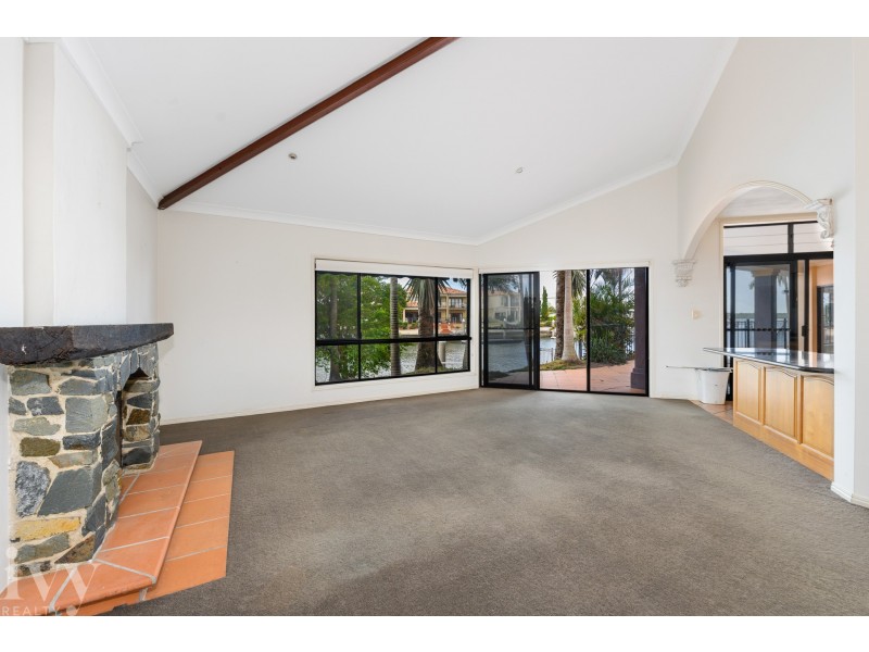 5 The Peninsula, Sovereign Islands QLD 4216