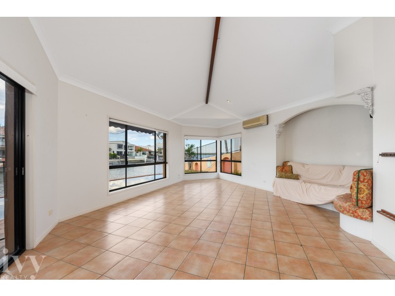 5 The Peninsula, Sovereign Islands QLD 4216