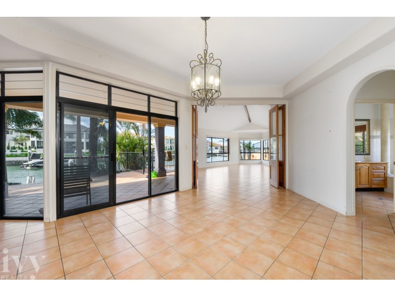 5 The Peninsula, Sovereign Islands QLD 4216