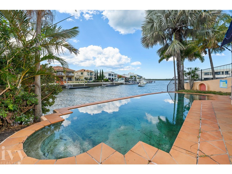 5 The Peninsula, Sovereign Islands QLD 4216