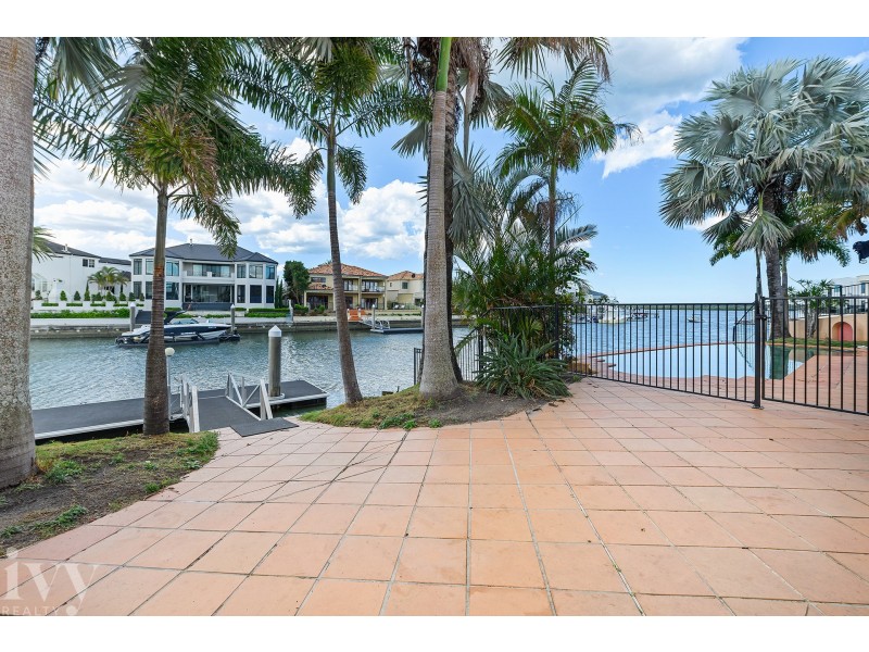 5 The Peninsula, Sovereign Islands QLD 4216